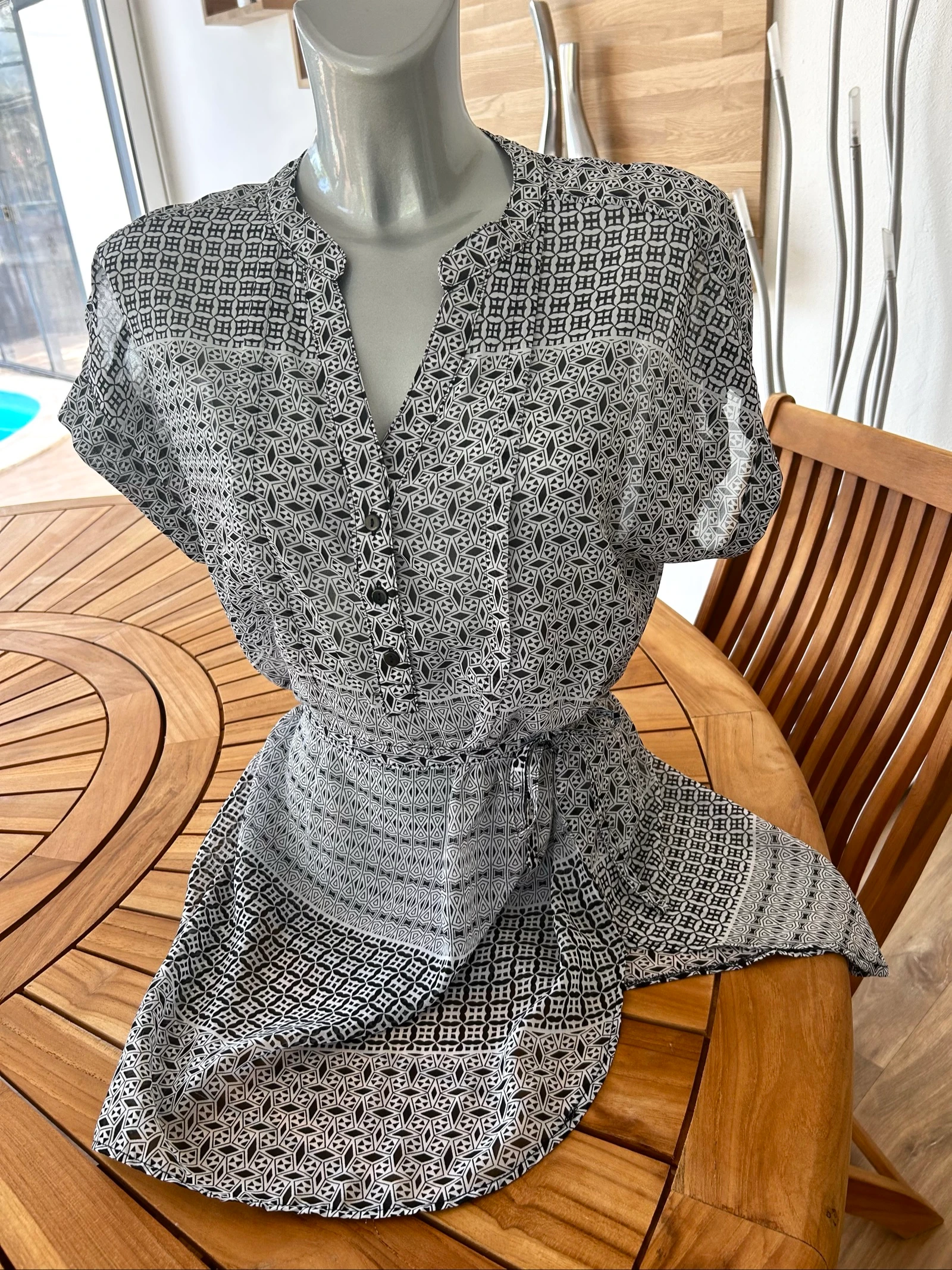 Robe Yessica dentelle écru & fleurs bleu marine – Taille 38